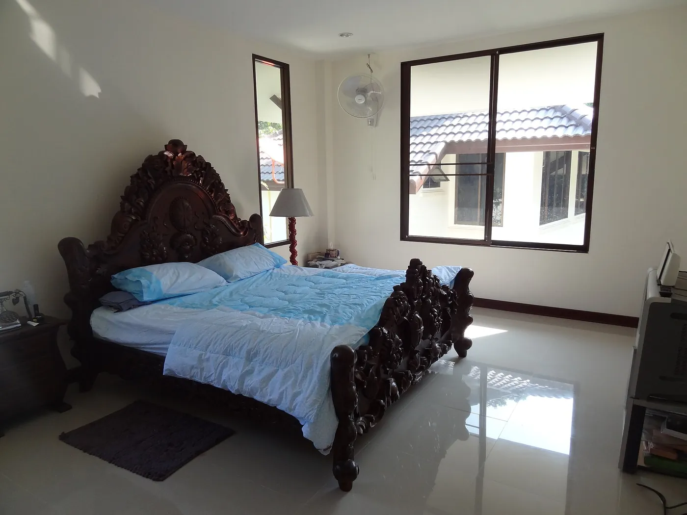 A finished bedroom with polished wood furniture β design image